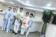 济南市口腔医院医疗美容中心护士为医生过节