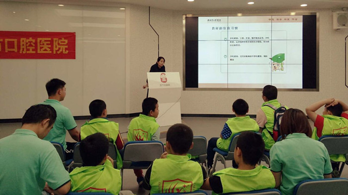 张立霞主任讲解口腔健康知识