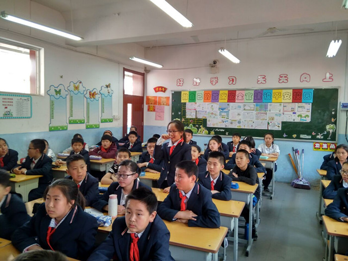 与学生现场互动
