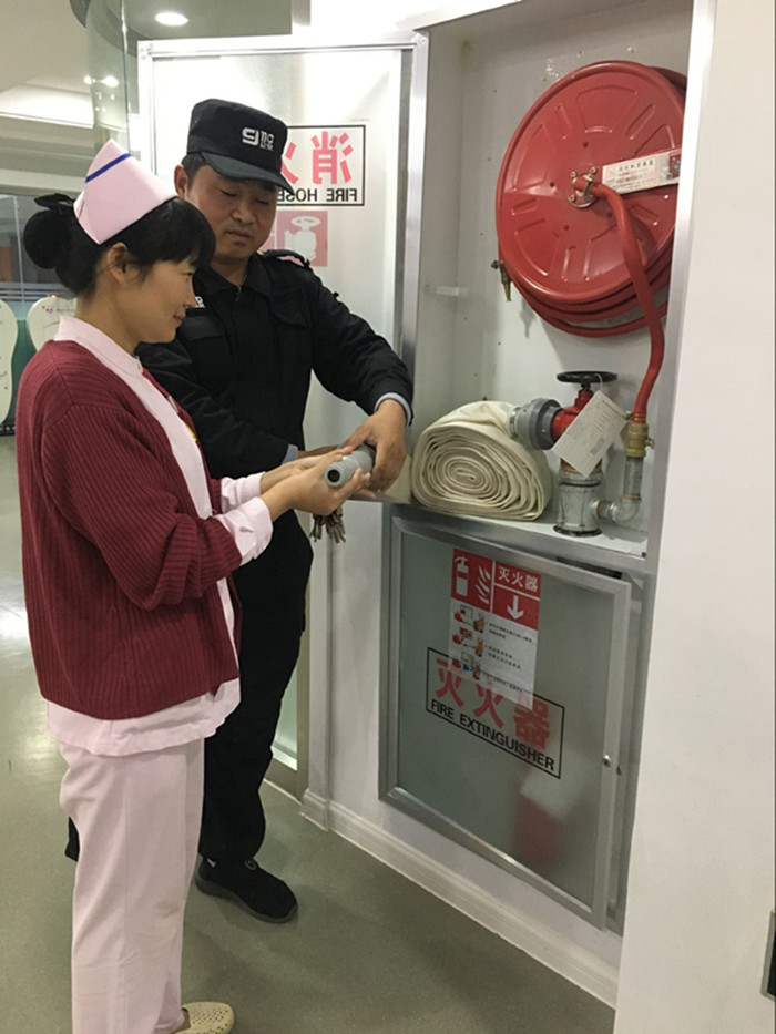 学习消防栓正确使用