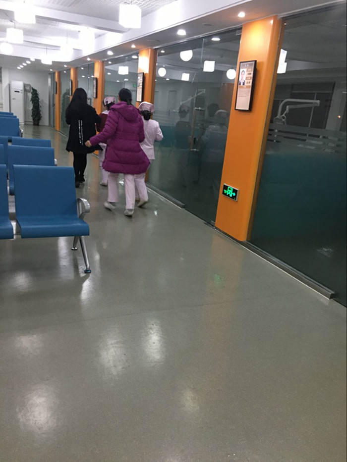 组织大家疏散逃生