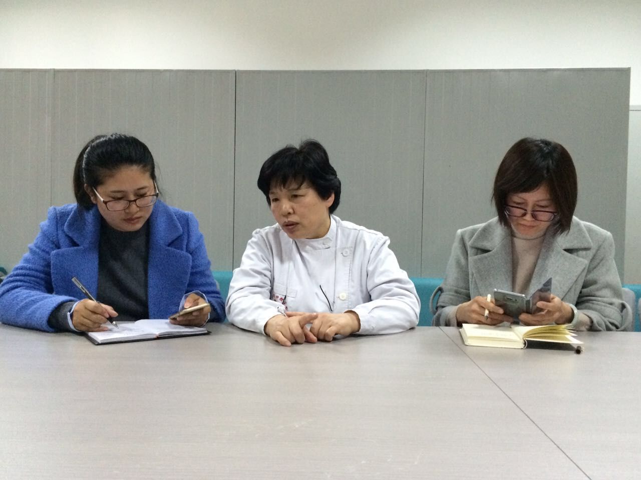 邵林琴主任接受记者采访