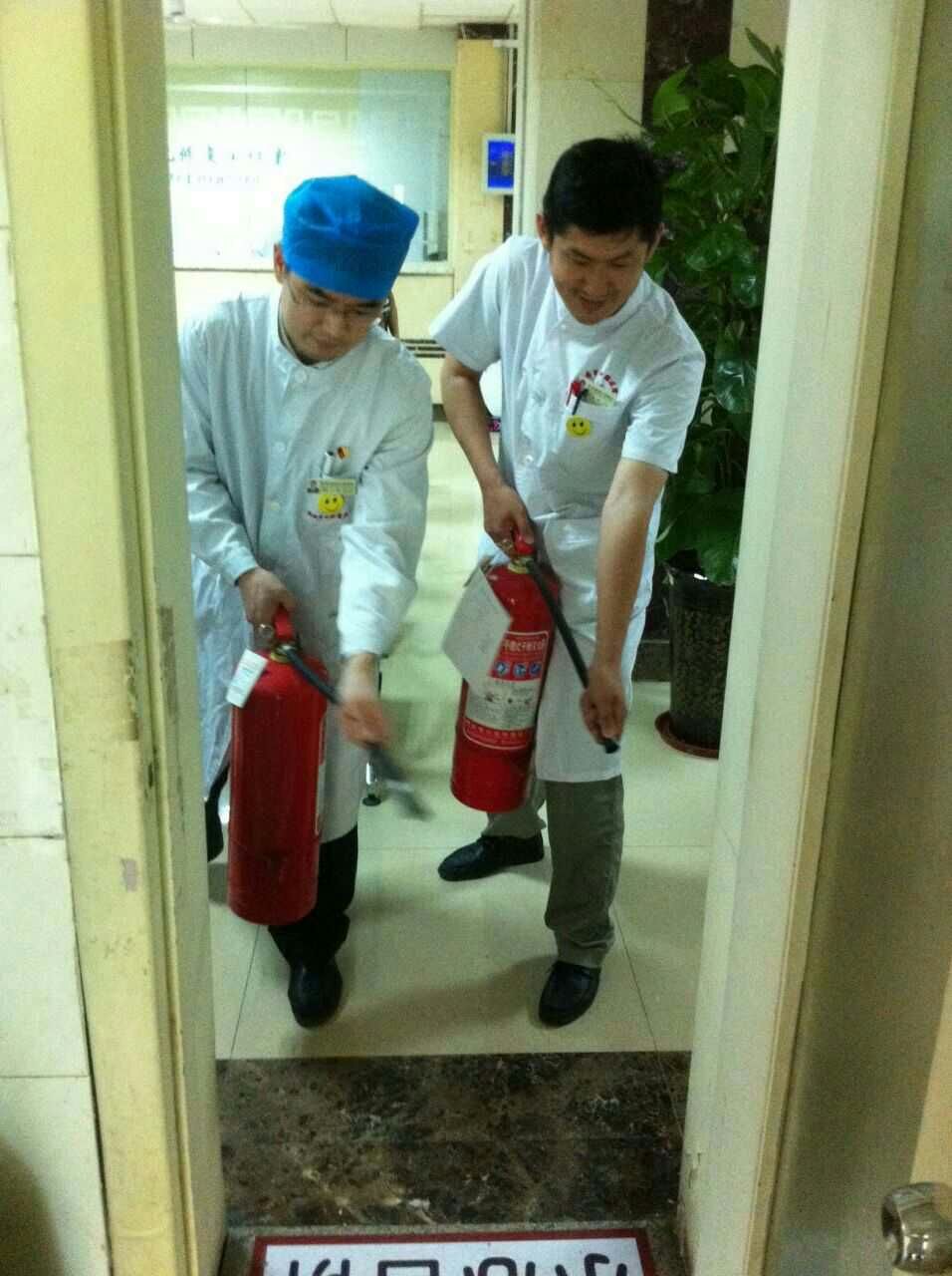 修复科和种植科进行联合消防演练1