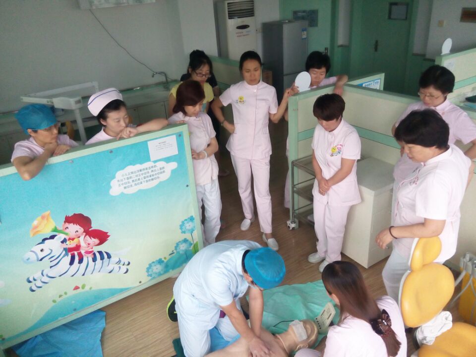 专家进行现场演示