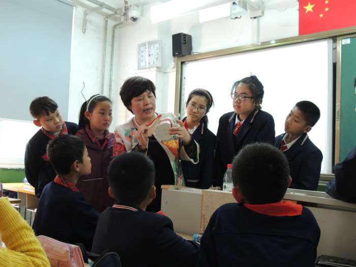 邵主任现场讲授如何正确刷牙