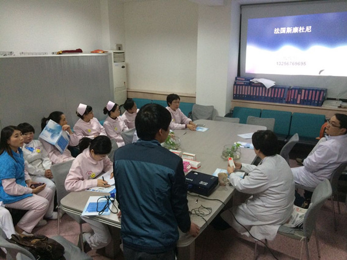 全体医务人员参加业务学习