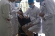 市口腔医院特诊科护理人员认真学习操作