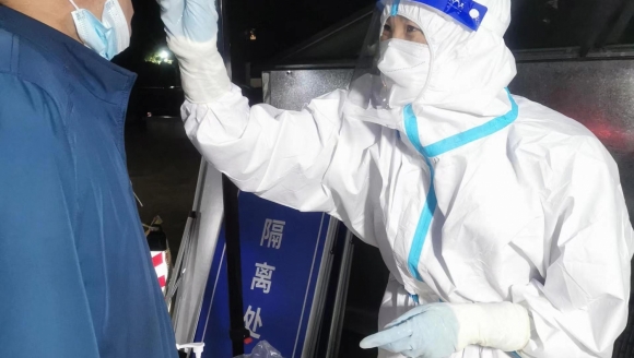 叮咚新闻:支援全市核酸采样！济南市口腔医院有对护士​战“疫”姊妹花！