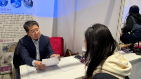 泉城春色揽英才，杏林新绿绽芳华
