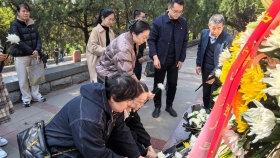 济南市口腔医院赴英雄广场开展清明祭英烈主题活动