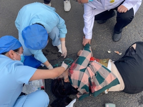 紧急救援显担当：济南市口腔医院舜耕院区医护人员快速响应车祸现场