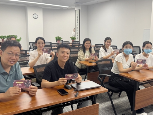 “夏日送清凉，文化润人心”济南市口腔医院组织开展纪念抗战胜利80周年红色主题观影活动